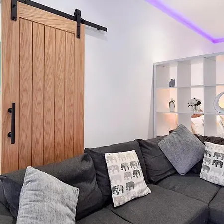 The Studio, Luxury Modern Apartment In The South Hams, Stunning Walks On The Doorstep, A 20 Minute Drive To The Beautiful Sandy Beaches, Quiet Courtyard Setting, Shops, Bars And Restaurants A Short Walk Away! Ivybridge Exterior foto