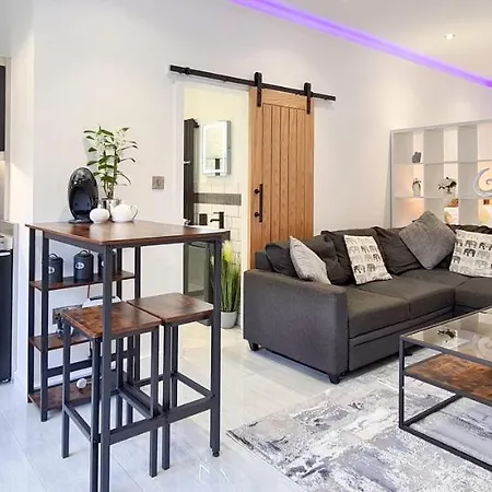 The Studio, Luxury Modern Apartment In The South Hams, Stunning Walks On The Doorstep, A 20 Minute Drive To The Beautiful Sandy Beaches, Quiet Courtyard Setting, Shops, Bars And Restaurants A Short Walk Away! Ivybridge Exterior foto